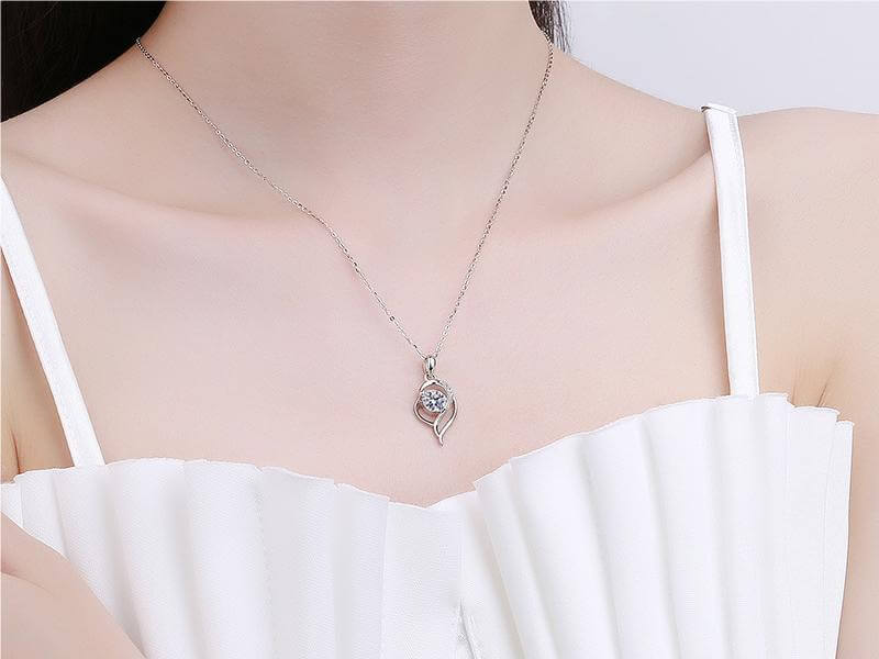 Everyday Fashion: The Casual Charm of Moissanite Necklace
